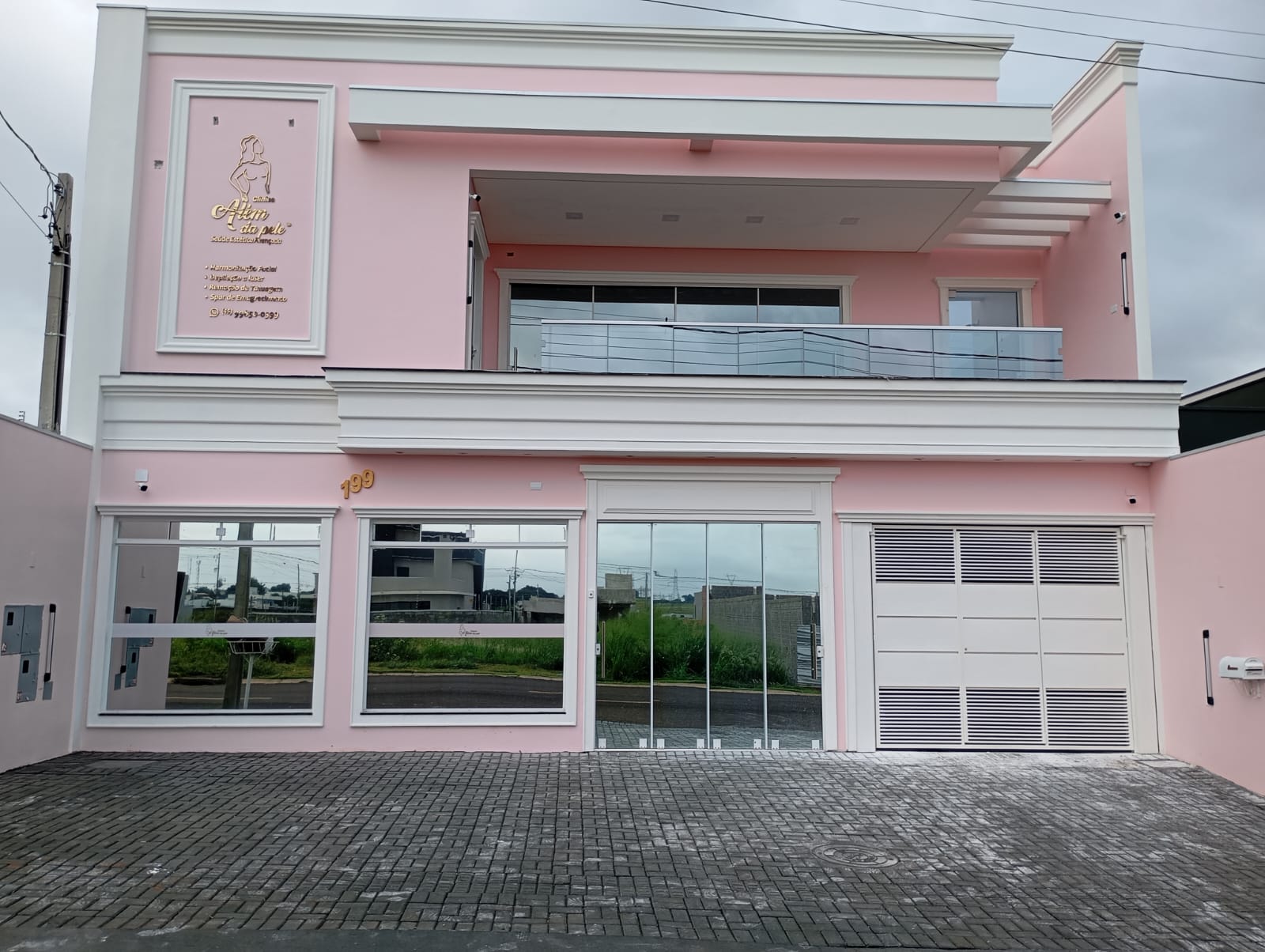 Fachada da Clínica Além da Pele em Foz do Iguaçu, perto da Vila A